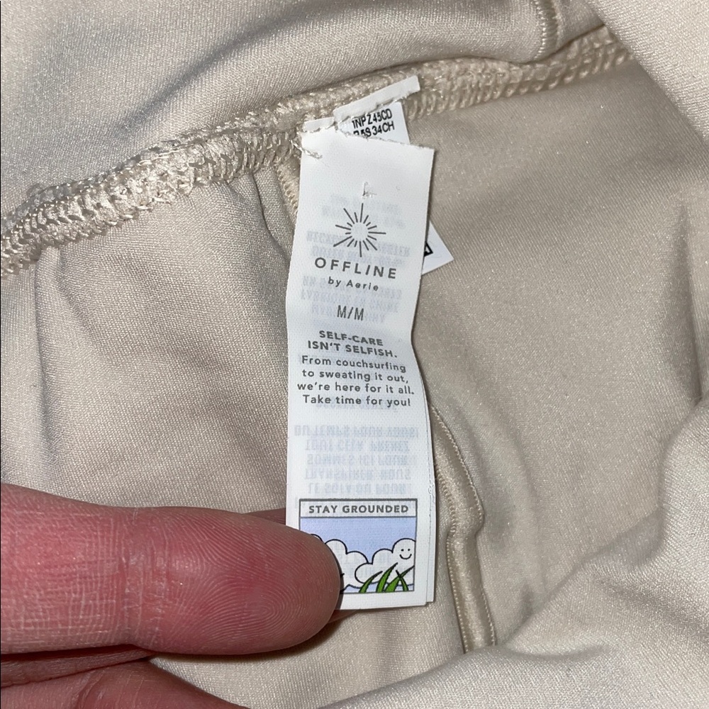 Offline by Aerie Flowy Pleated Athletic Shorts Cream Size Medium - Picture 4 of 12